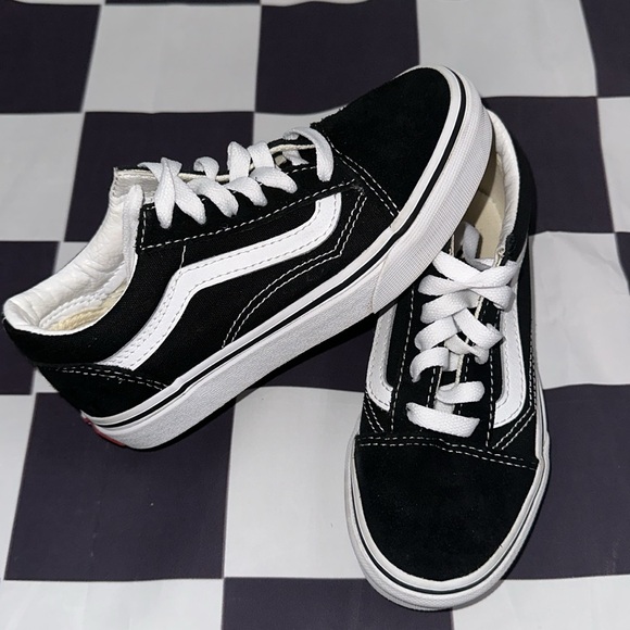 Vans Other - Vans Kids Old Skool Like New Black & White Skate Sneaker 13